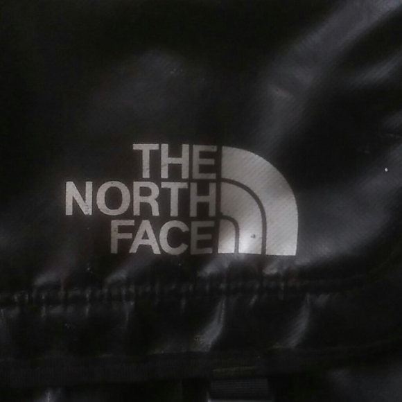 The North Face Base Camp Messenger Bag - Picture 2 of 8